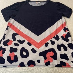 NWT Olive tee coral and navy